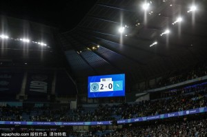 一夜大起大落：曼城多1人久攻不下，巴萨仅1射正取胜，法甲豪门客场崩盘