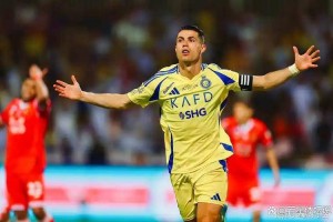 2-1，40岁C罗腾空转体180度庆祝：利剑出鞘，率队逆转法甲劲旅