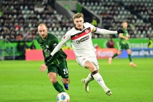 33岁曼联旧将闪耀德甲，沃尔夫斯堡主场2-1险胜圣保利终结两连败