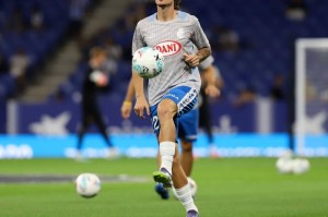 西甲赛场再现不和谐音符，球迷文化亟待反思