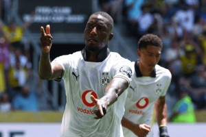 4-3！世俱杯进球大战，德甲劲旅连轰4球，纸糊防线差点惹祸！