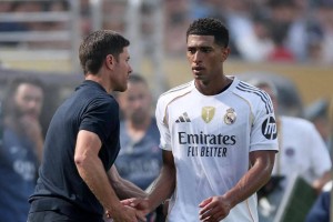 西甲第八轮：巴萨2-1阿劳霍绝杀，弗里克停赛；皇马姆巴佩终场前制胜领跑